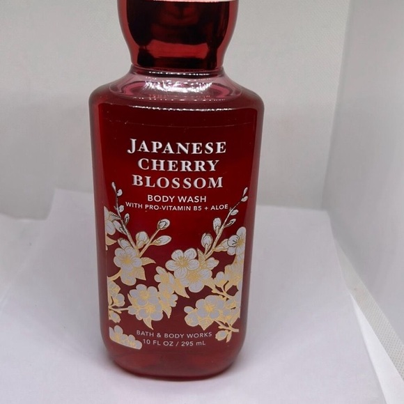 New Japanese Cherry Blossom Bath & Body Works Body Wash - Picture 2 of 3